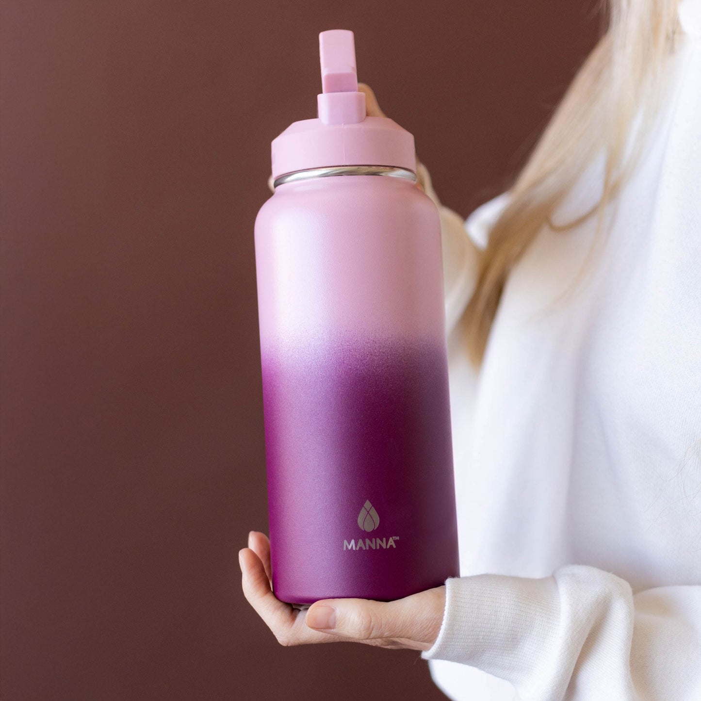 32-oz-powel-bottle-t8 32_Manna_Website_Lifestyles-2.jpg