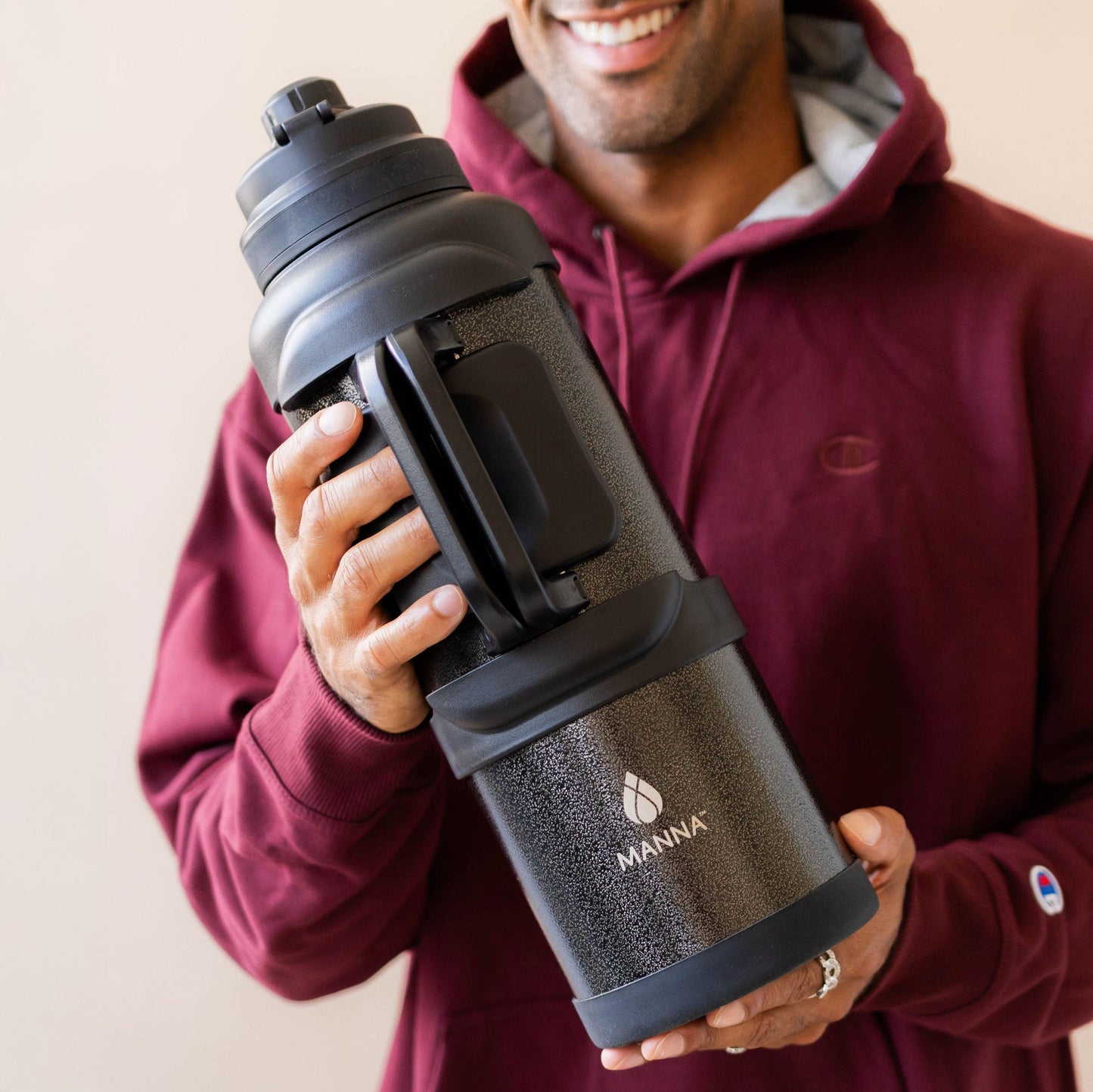 4l-titan-bottle-135-oz-x0 5Manna_Website_Lifestyles-29.jpg